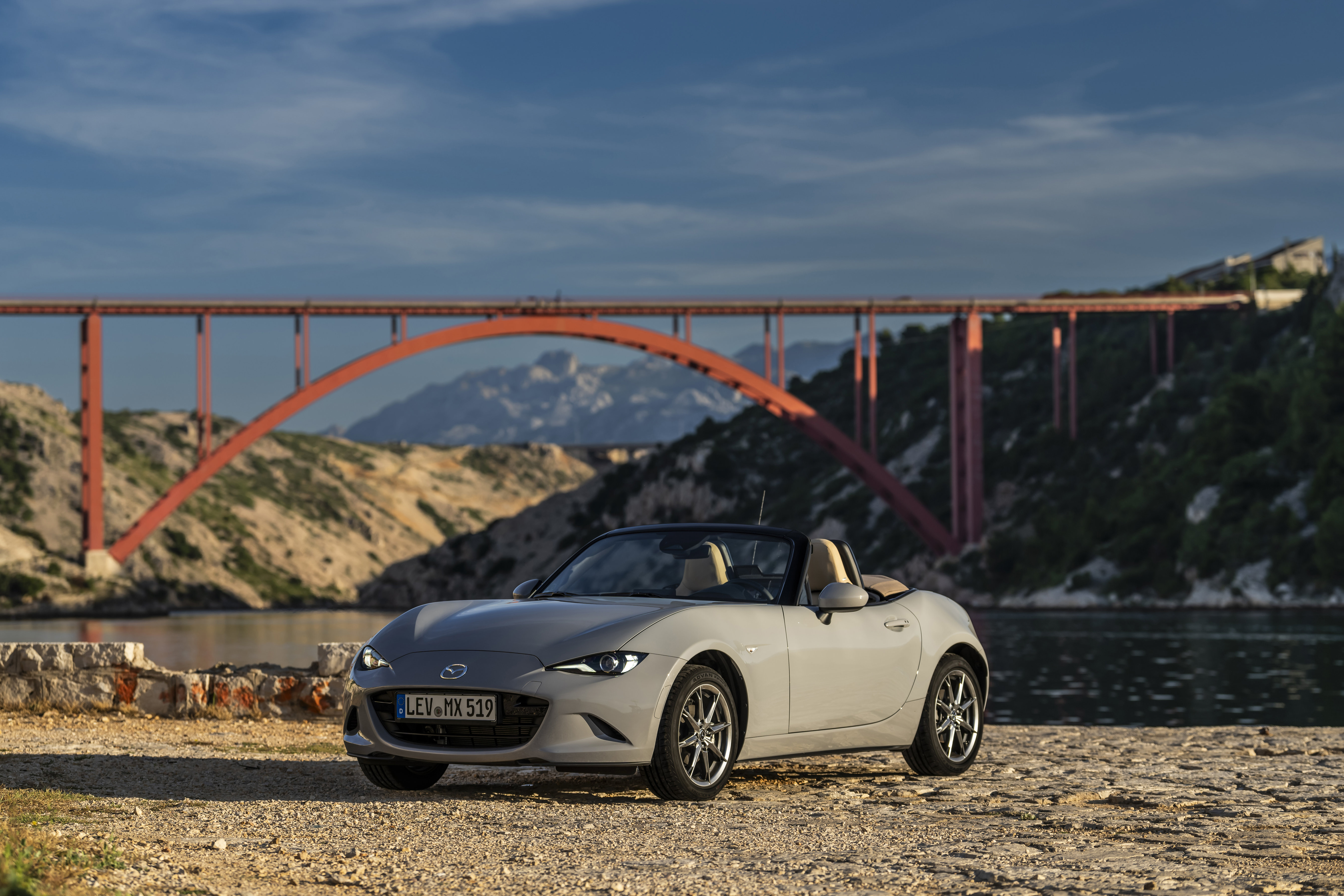 Source: https://www.mazda-press.com/de/cars/mazda-mx-5/ — press image, editorial use. Run: 2026-08-24