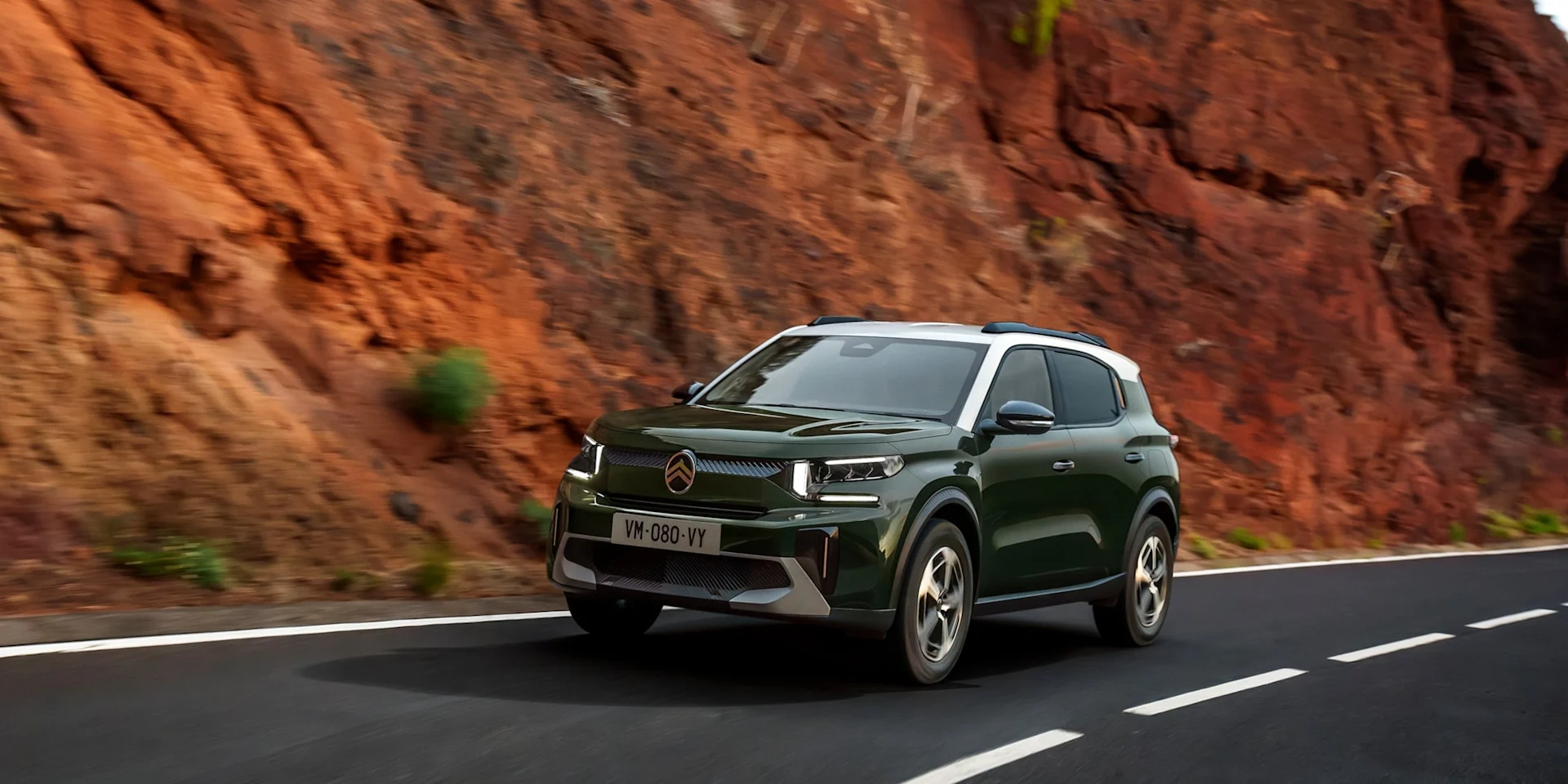 C3 Aircross on mountain road, 2400x1200. Source: https://www.citroen.se/content/dam/citroen/master/b2c/home/range-visuals/SUV-range-2880x1152.jpg — citroen.se (Wismo, Swedish importer; cleared by Tord Overå 2026-10-05), cropped to 2:1. Run: 2026-10-05