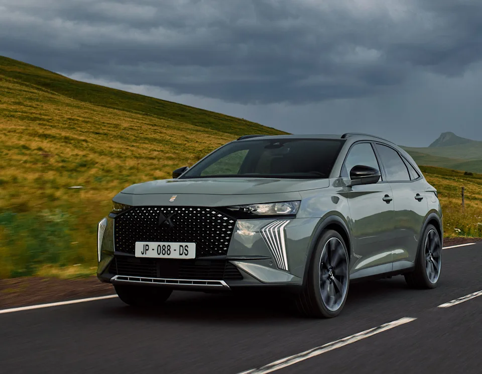 Source: https://www.dsautomobiles.se/content/dam/ds/master/tools/5-1-3/5-1-3_19_SUV__New_DS_7_S71-55.jpg (dsautomobiles.se, Wismo Automotive AB, Swedish importer) — OEM image. Run: 2026-10-07