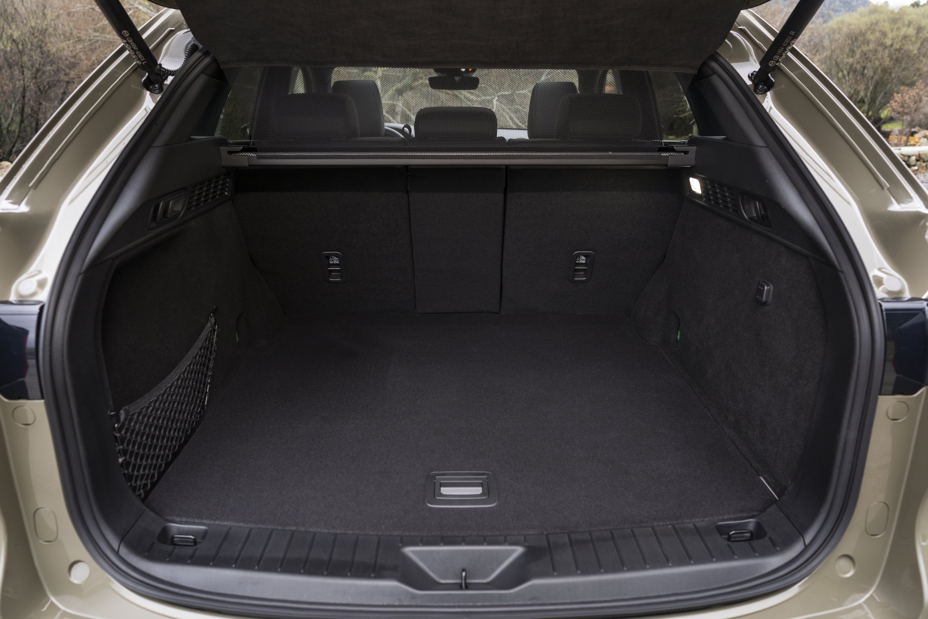 Source: https://www.mazda-press.com/de/cars/mazda-cx-60/ — press image, editorial use. Run: 2026-08-24