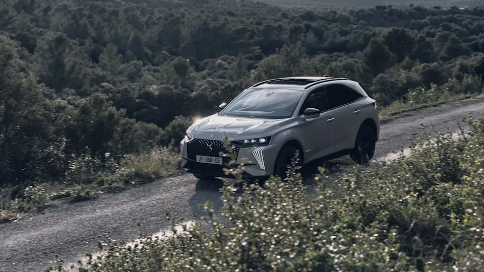 Source: https://www.dsautomobiles.se/content/dam/ds/sweden/kampanjer/2025/pl-ds7/PL_DS7_1920x1080.jpg (dsautomobiles.se, Wismo Automotive AB, Swedish importer) — OEM image, no text overlay. Run: 2026-10-07