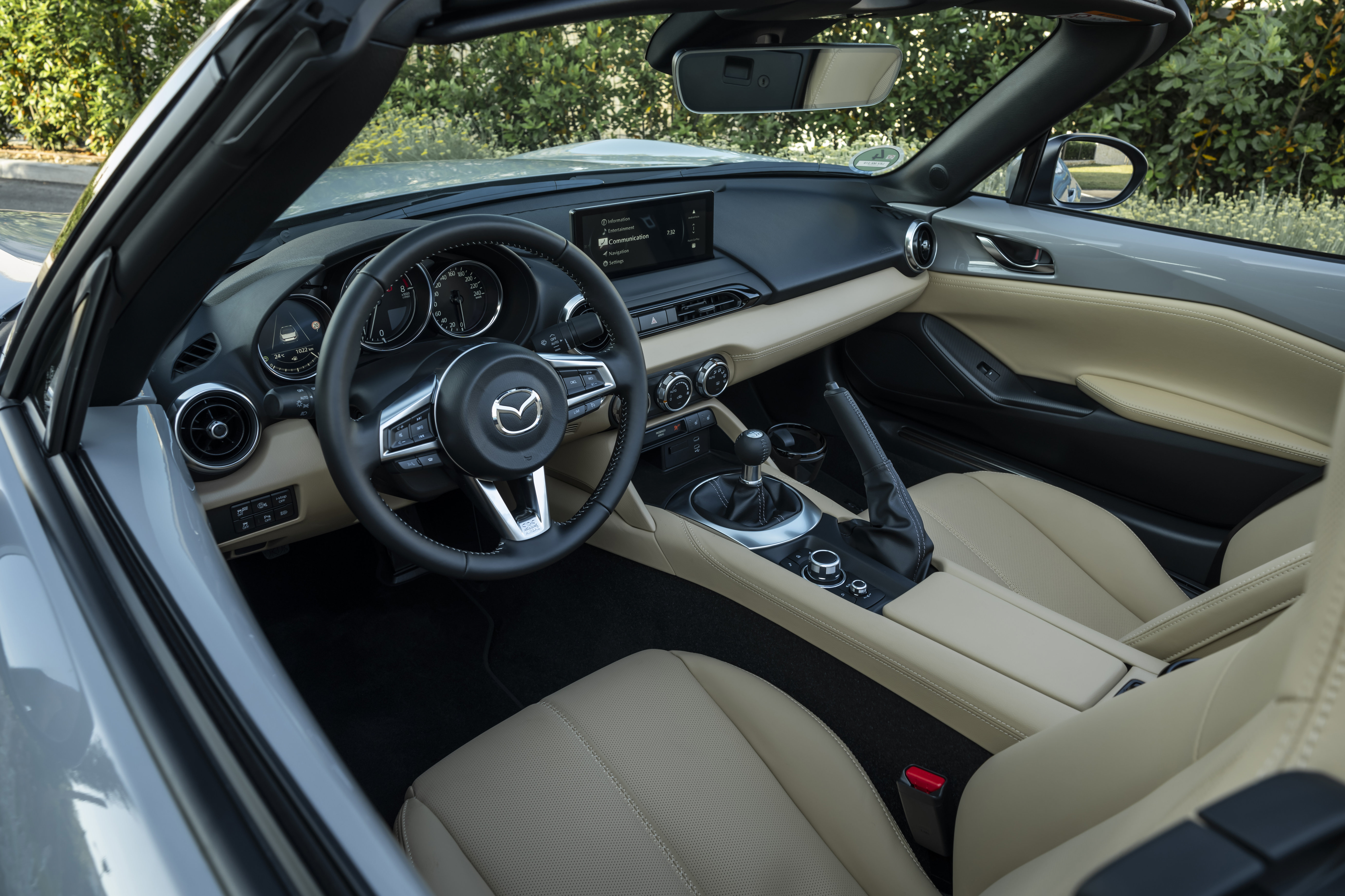 Source: https://www.mazda-press.com/de/cars/mazda-mx-5/ — press image, editorial use. Run: 2026-08-24