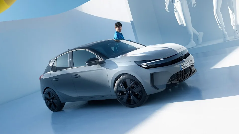 Source: https://www.opel.se/personbilar/corsa-e/oversikt/_jcr_content/pageContent/grid_builder_v2_8506/col1/grid_builder_v2/col1/tiled_gallery/item_1655292846904.coreimg.jpeg/1696839609379/opel-corsa-bev-exterior-front-16x9-co23-e01-008.jpeg — opel.se (Wismo, Swedish importer), team-cleared 2026-10-05. Run: 2026-10-07