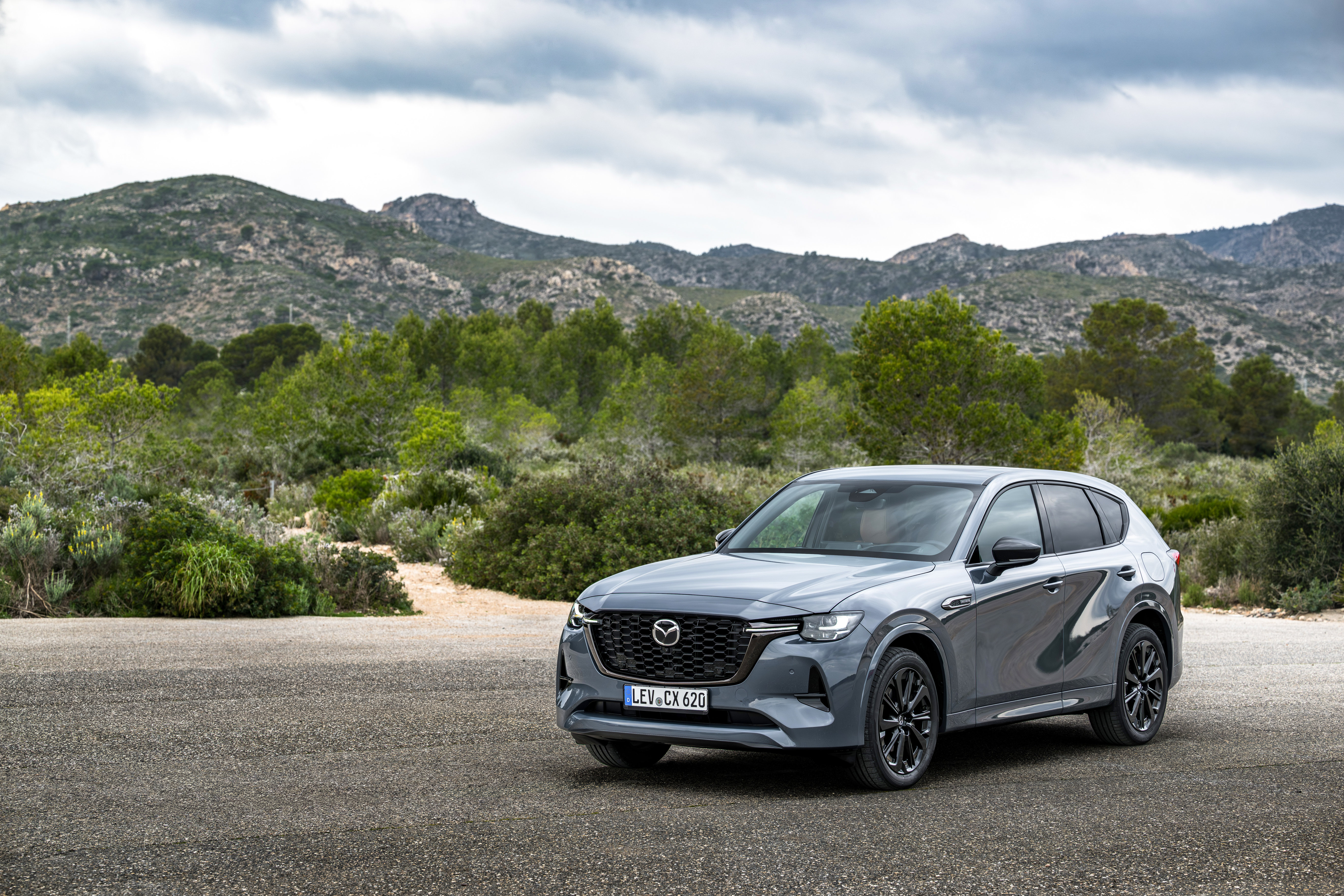 Source: https://www.mazda-press.com/de/cars/mazda-cx-60/ — press image, editorial use. Run: 2026-08-24