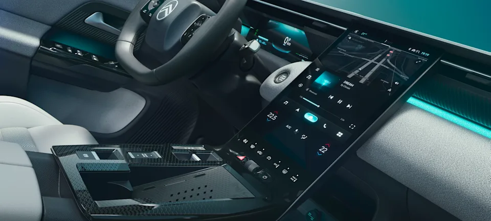 Source: https://www.citroen.se/content/dam/citroen/master/b2c/models/new-c5-aircross-2025/opening-of-order/immersive-key-features_lifestyle_002_2880x1300.webp — citroen.se (Wismo, Swedish importer; cleared by Tord Overå 2026-10-05). Run: 2026-10-05