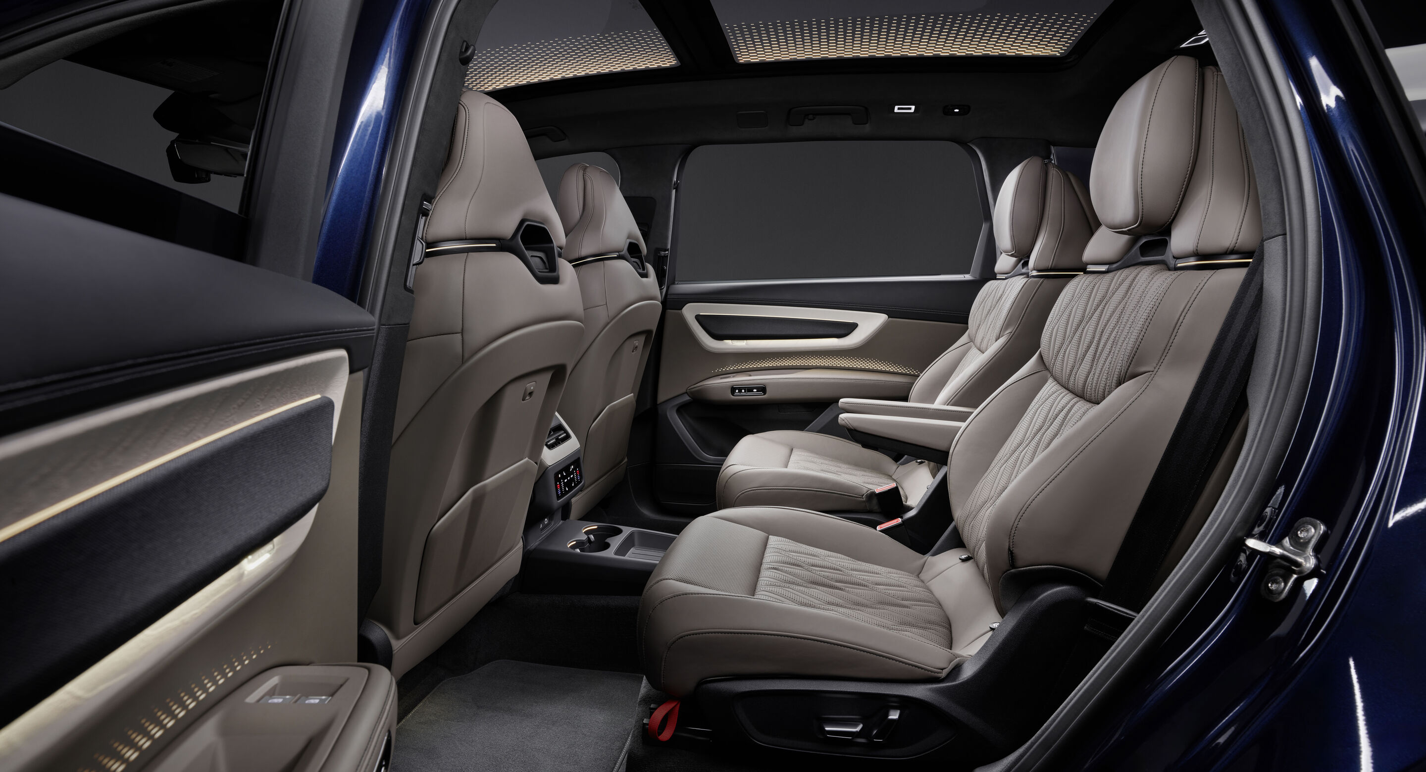 Source: https://www.audi.com/en/photos/album/audi-q9-3139 (Audi MediaCenter, image A263926) — press image, editorial use. US-specification model. Run: 2026-08-12