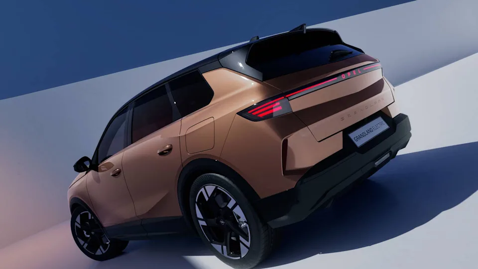 Source: https://assets.stellantis.com/is/image/stellantis/Opel_Grandland_Scrollytelling_desktop_024 — frame of the scrollytelling sequence embedded on opel.se/personbilar/grandland (Stellantis DAM; opel.se Wismo, team-cleared 2026-10-05). Run: 2026-10-07