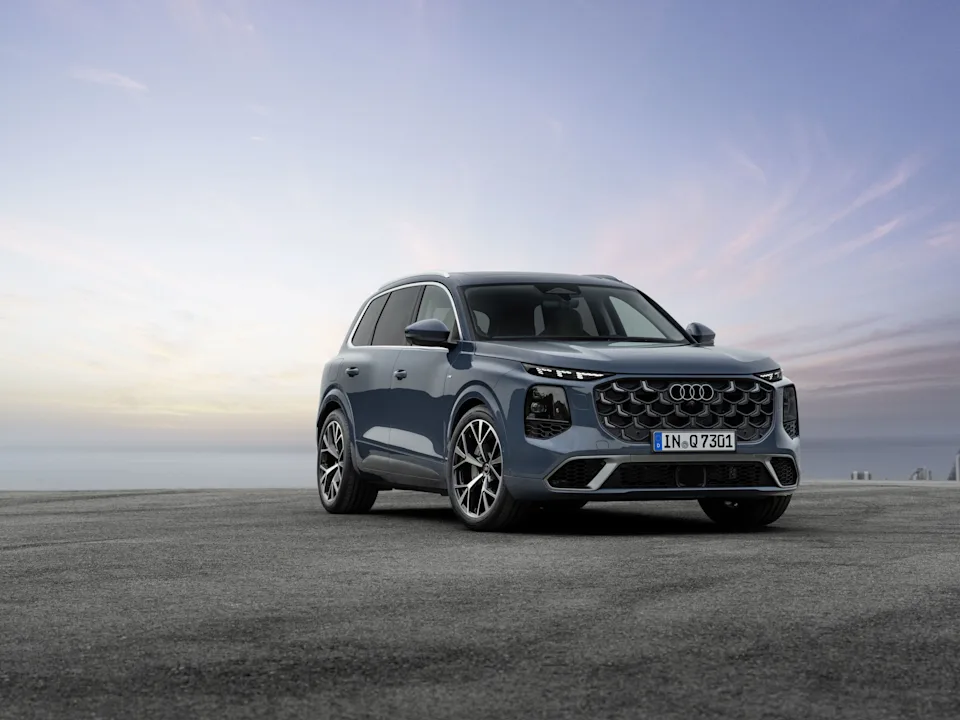 Audi Q7 (3rd gen, MY2027) front three-quarter. Source: Audi MediaCenter A262951.
