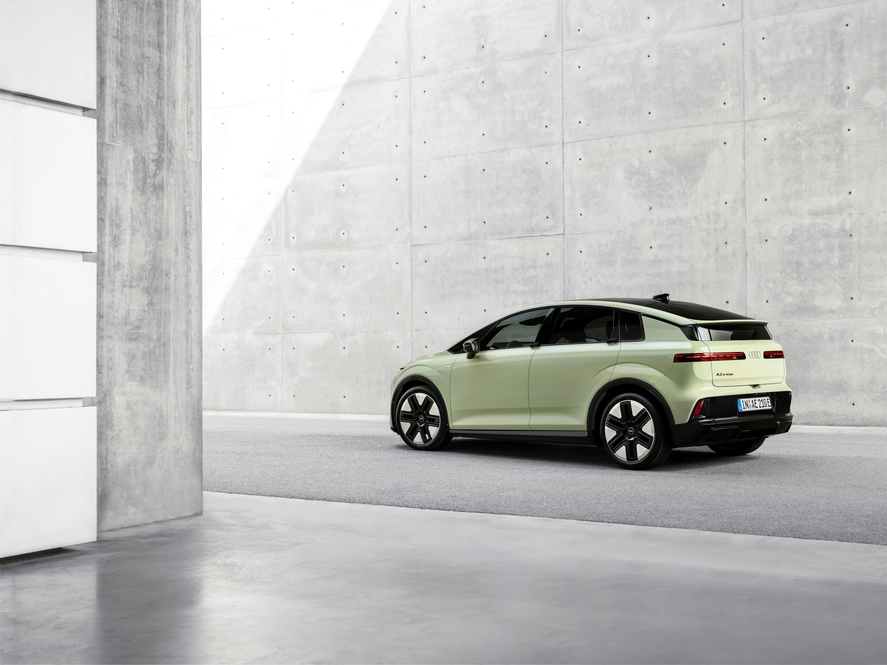 Audi A2 e-tron, exteriör 3/4 bakifrån