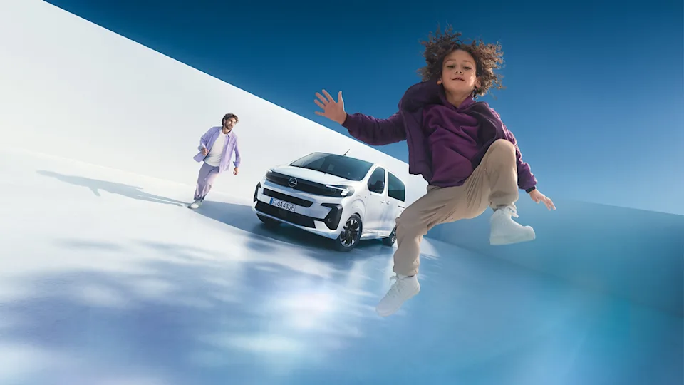 Source: https://www.opel.se/content/dam/opel/master/vehicles/zafira-life/zafira-e-life/my2400/zafira-e-life/16x9/OPEL-ZAFIRA-LIFE-MY2023-BEV-masthead_16x9.jpg — opel.se (Wismo, Swedish importer), team-cleared 2026-10-05. Run: 2026-10-07