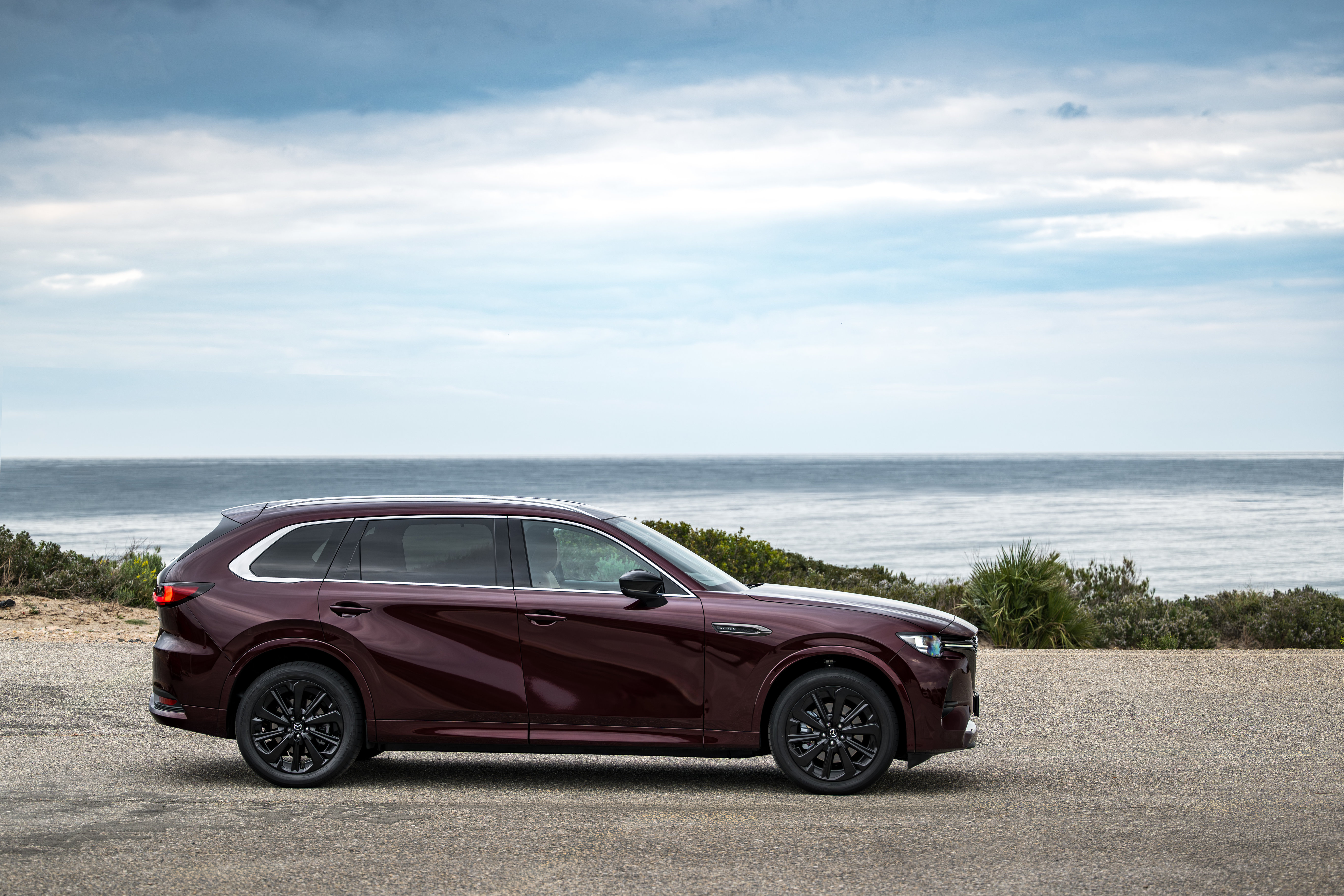 Source: https://www.mazda-press.com/de/cars/mazda-cx-80/ — press image, editorial use. Run: 2026-08-24