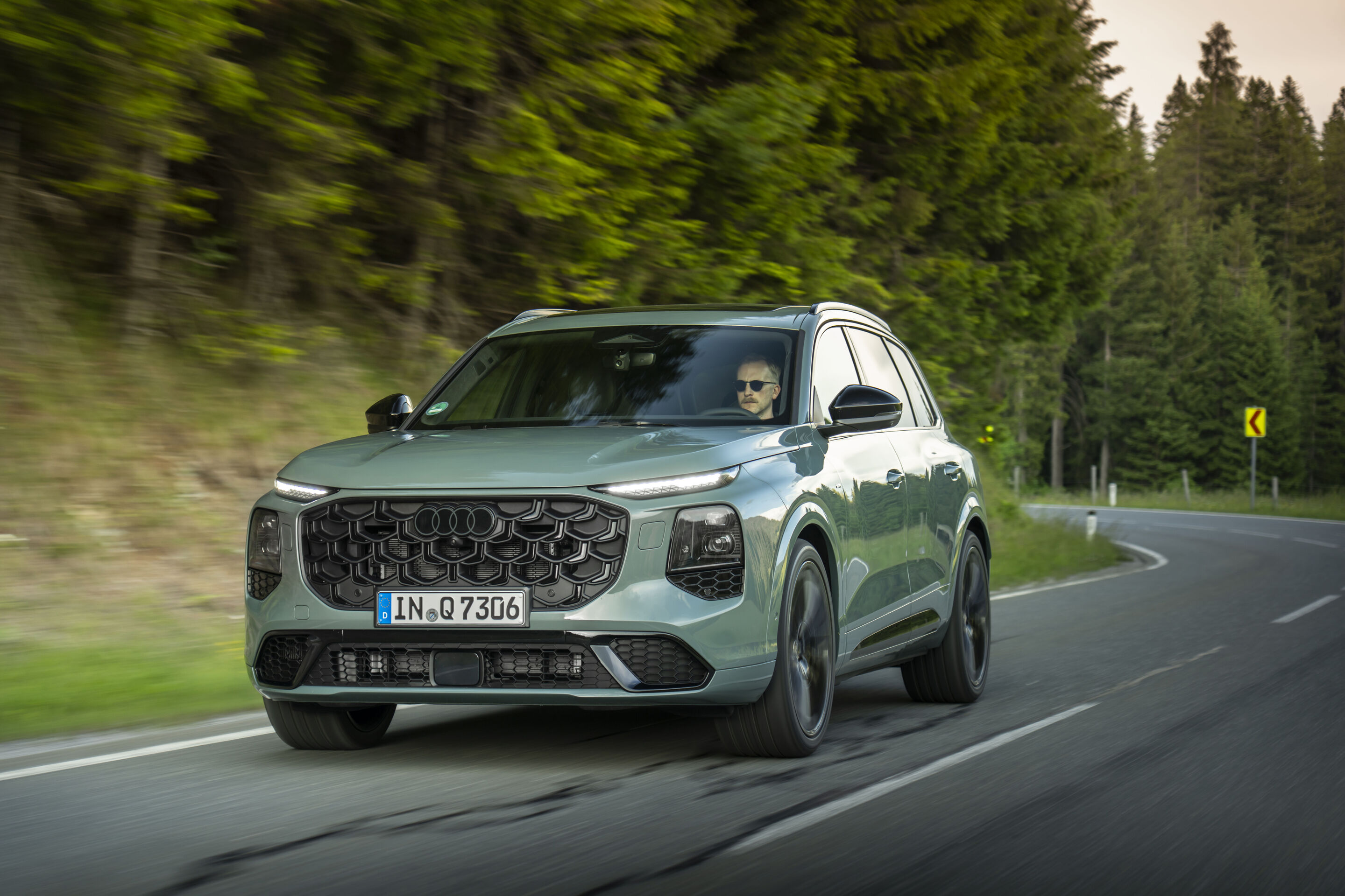 Audi Q7 (3rd gen, MY2027) front dynamic. Source: Audi MediaCenter A263576.