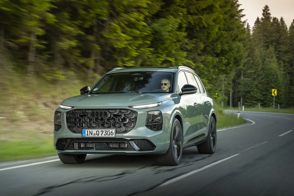 Audi Q7 (3rd gen, MY2027) front dynamic. Source: Audi MediaCenter A263576.
