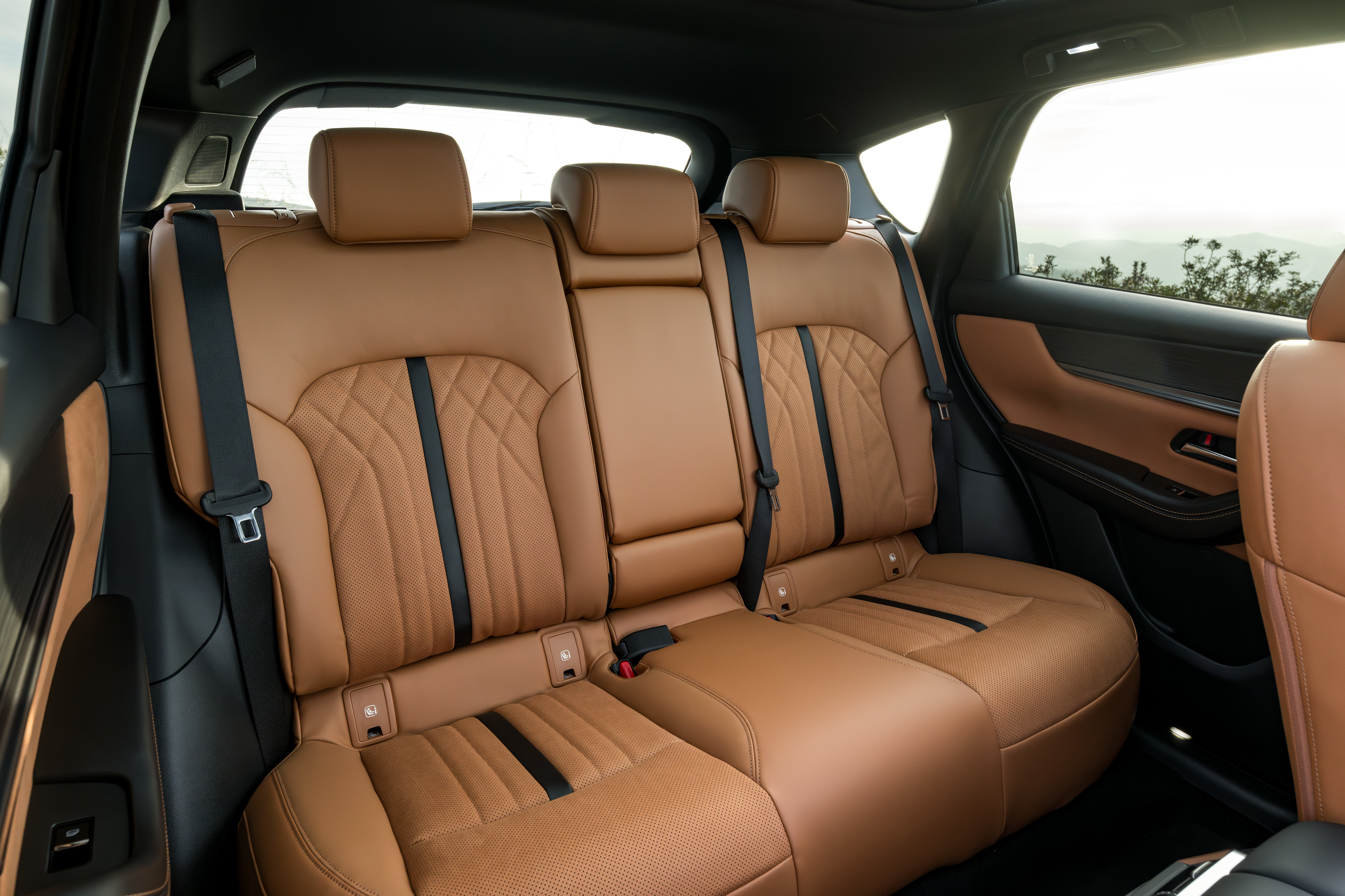 Source: https://www.mazda-press.com/de/cars/mazda-cx-60/ — press image, editorial use. Run: 2026-08-24