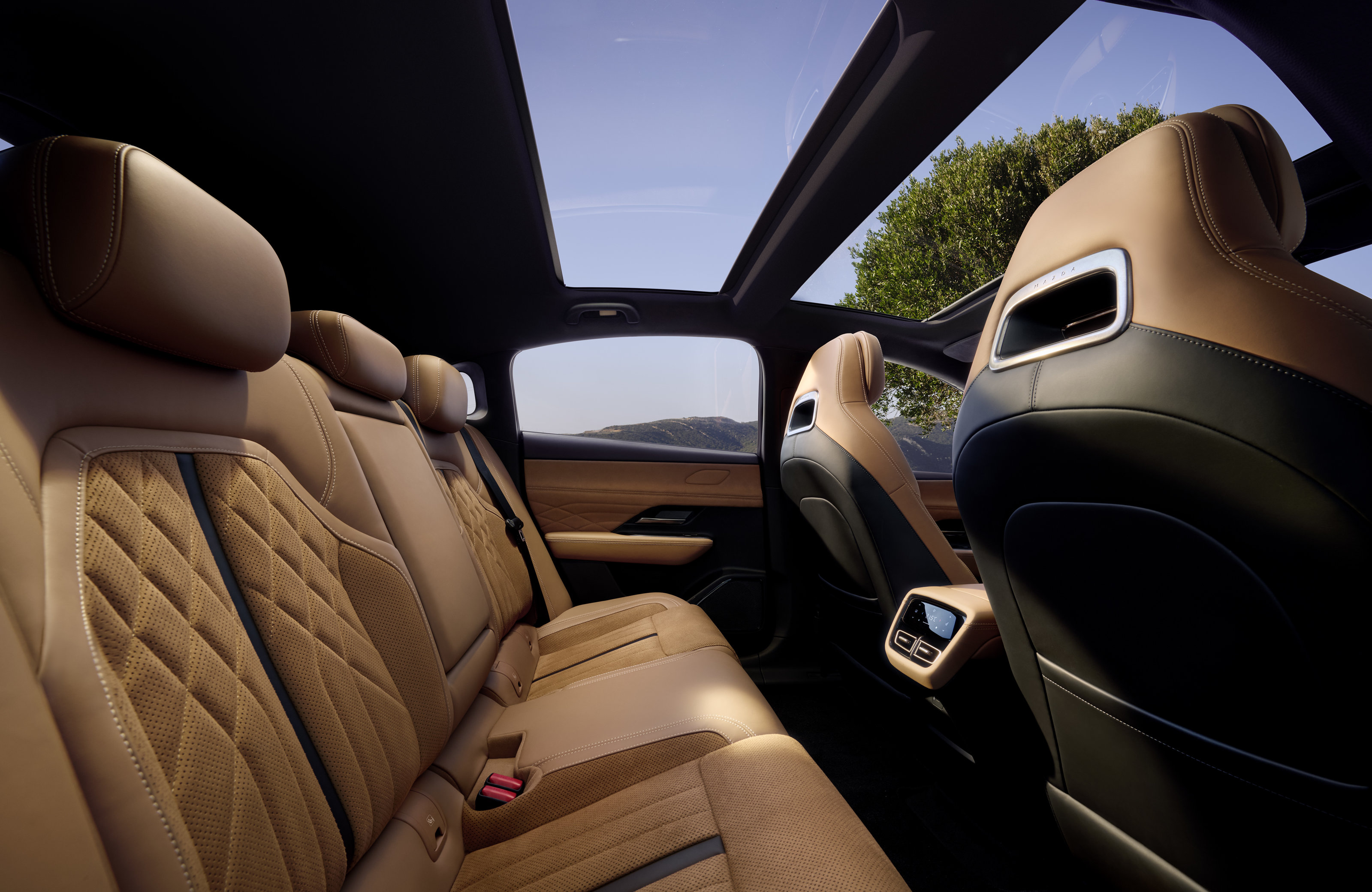 Source: https://www.mazda-press.com/de/cars/mazda-6e/ — press image, editorial use. Run: 2026-08-24