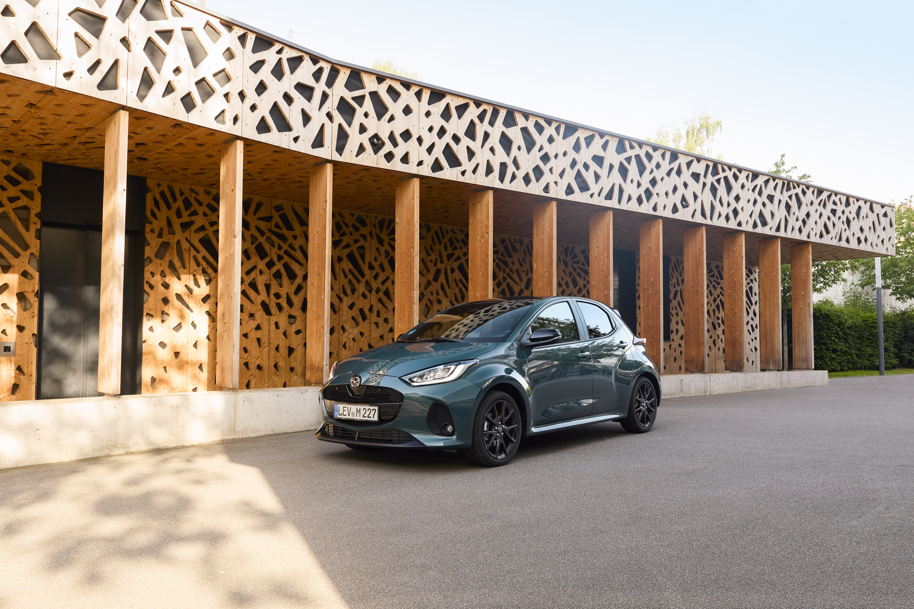Source: https://www.mazda-press.com/de/cars/mazda2-hybrid/ — press image, editorial use. Run: 2026-08-24