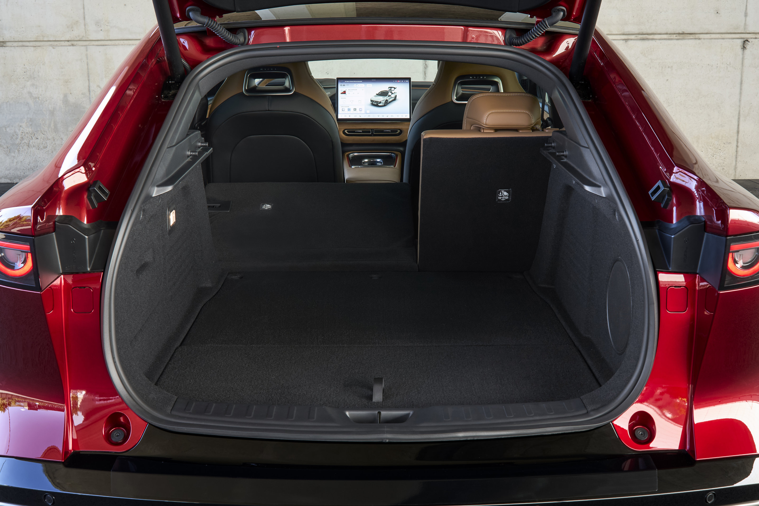 Source: https://www.mazda-press.com/de/cars/mazda-6e/ — press image, editorial use. Run: 2026-08-24