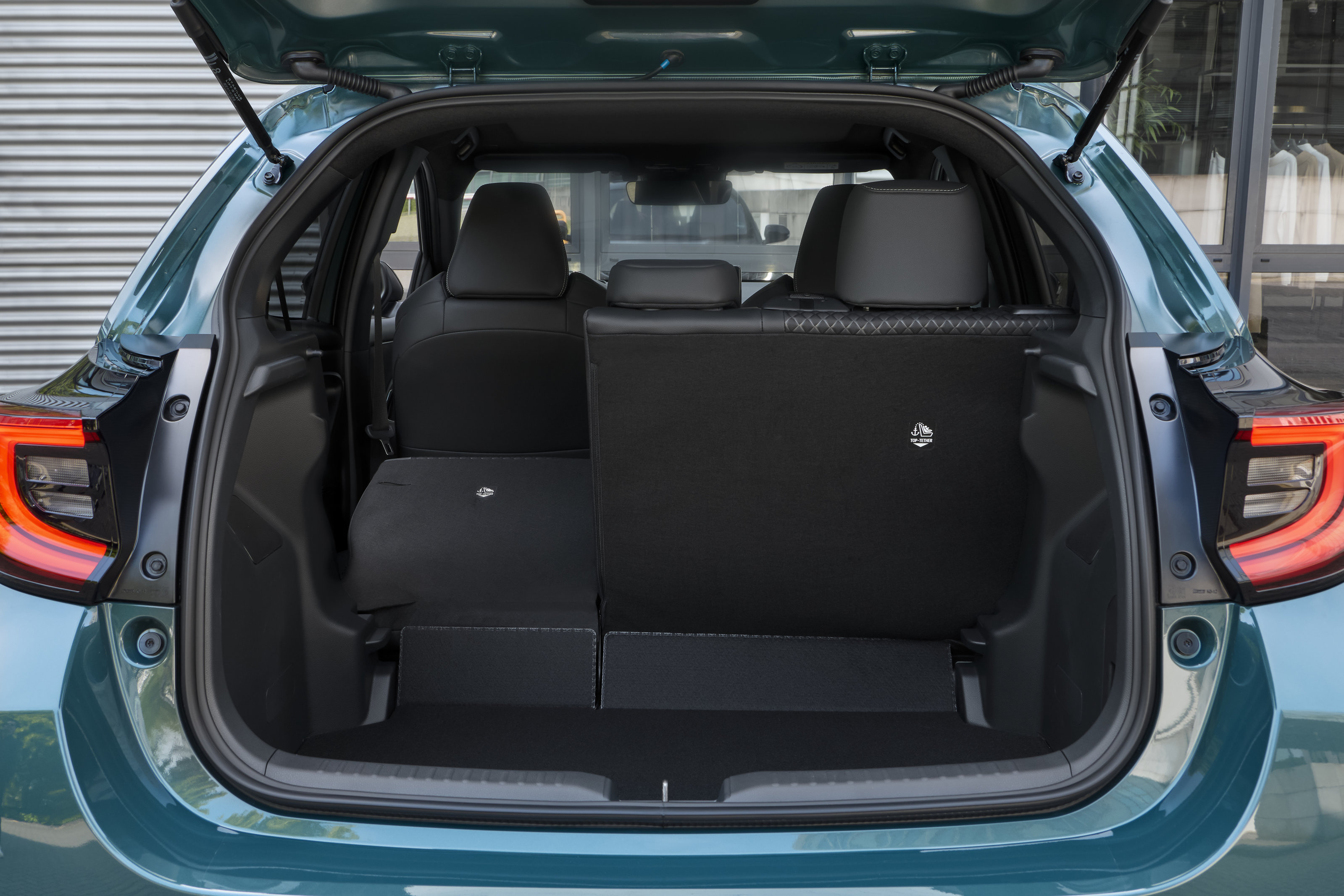 Source: https://www.mazda-press.com/de/cars/mazda2-hybrid/ — press image, editorial use. Run: 2026-08-24