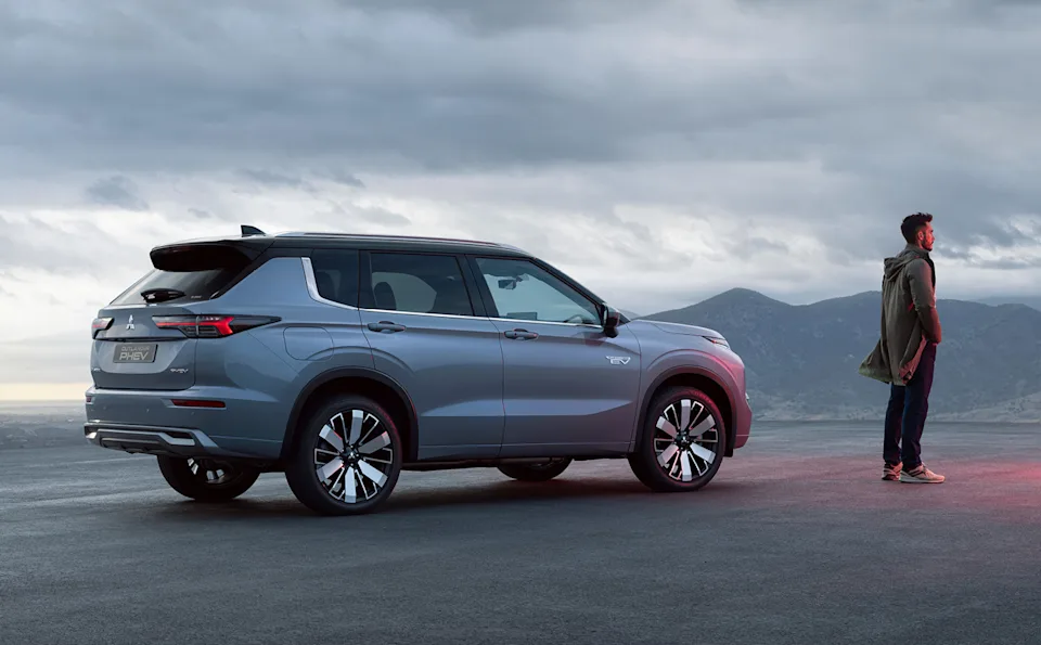 Source: https://www.mitsubishi-motors.se/wp-content/uploads/2026/03/tjanstebil_1495x926.jpg (Wismo, Swedish importer) — OEM image, editorial use. Run: 2026-10-06