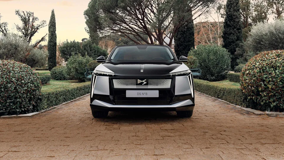 Source: https://www.dsautomobiles.se/content/dam/ds/master/ds-range/ds-n8/1-7-0/1-7-0-73-two-tone_car_hood_D85-XXL16_9.jpg (dsautomobiles.se, Wismo Automotive AB, Swedish importer) — OEM image. Run: 2026-10-07