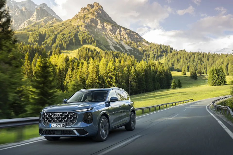 Audi Q7 (3rd gen, MY2027) front, mountain landscape (banner). Source: Audi MediaCenter A263569.