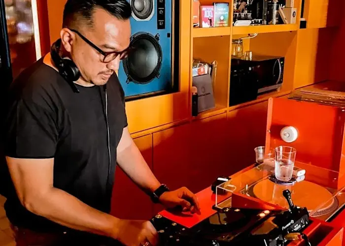 Outsiders: Peels Records w/ Rocca