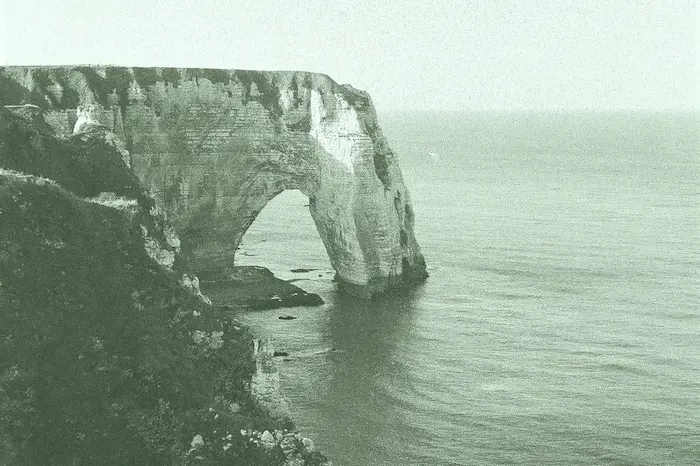 Outsiders: Carrier & Emily Jeanne present unit::overlay w/ Kinzua