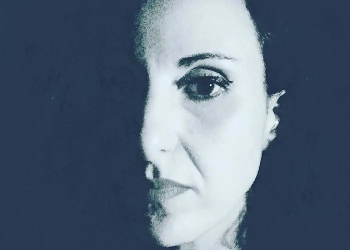 Outsiders: Mannequin Records w/ Alekzandra