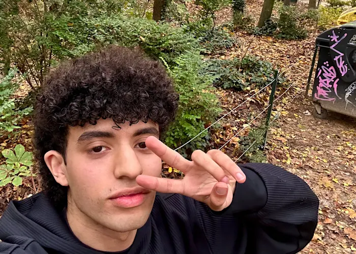 Noannaos invites ZVRY