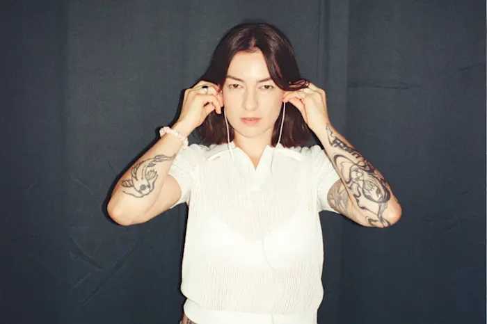 Outsiders: Proxima w/ Jelena