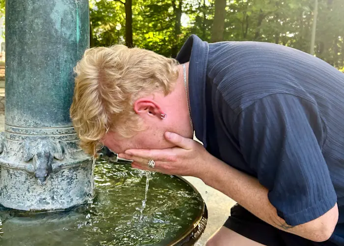 juliojulio invites Essi