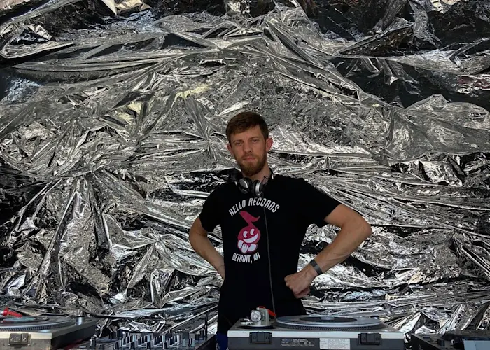 Listen! w/ Diggin' Dave