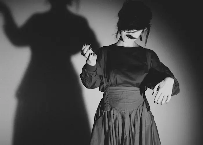 Outsiders: Mannequin Records w/ Tot Onyx (Group A)