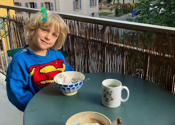 Outsiders: Bongo Joe Records w/ Siri de Futurian