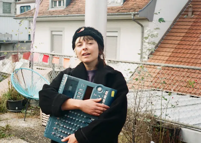 Outsiders: Bongo Joe Records w/ Leoni Leoni