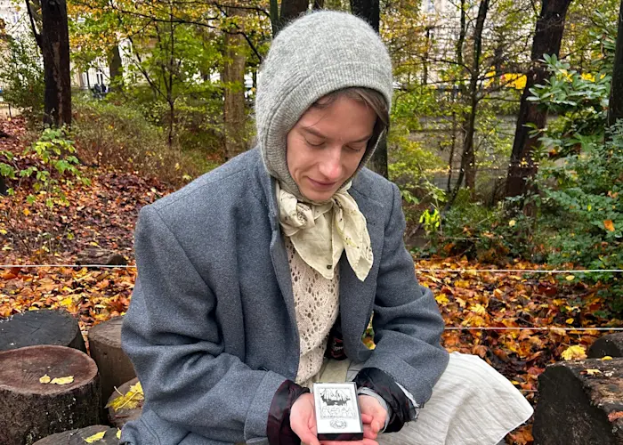 UNBURDENED BONES w/ La Zza Ro