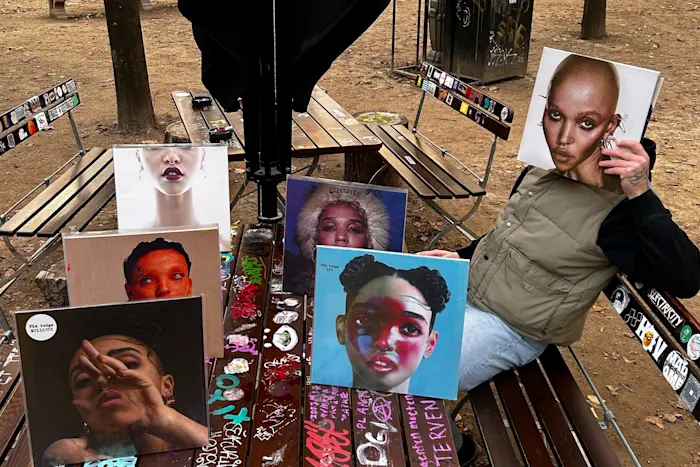 It's Never Too Late To Stan: FKA twigs w/ Fake Moss