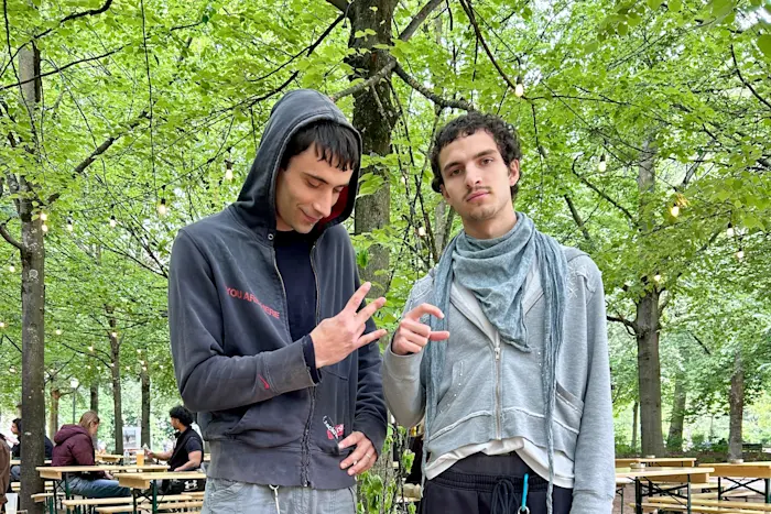  distorted diary w/ waua croud (live)