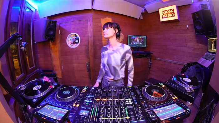  Heads Up w/ Penelope