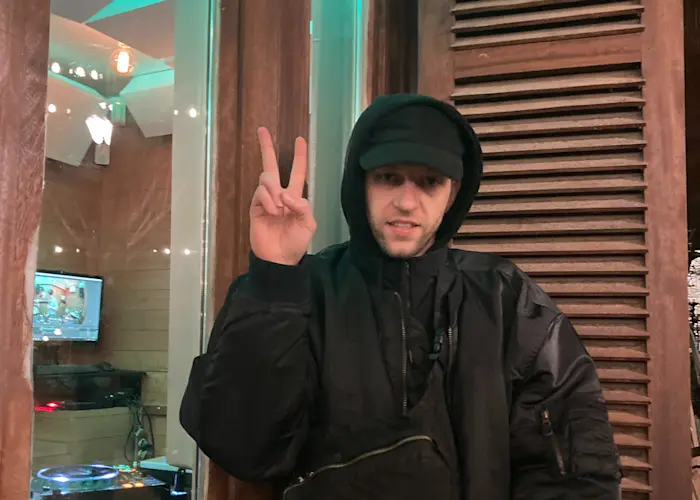 PUNCHING OUT w/ Sagat