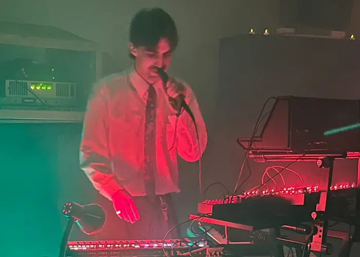 Outsiders: distraction4ever w/ Alan Harman