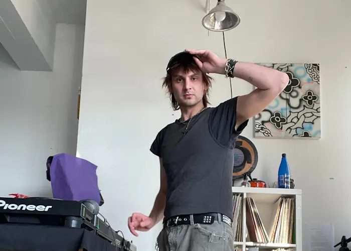 Outsiders: distraction4ever