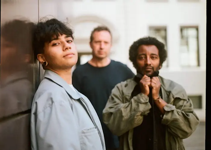 Outsiders: Bongo Joe Records w/ Amami