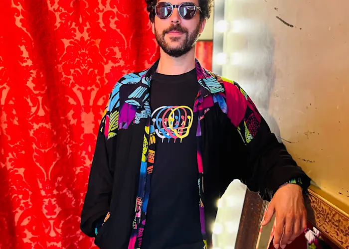 Outsiders: Invisible, Inc. w/ YNV