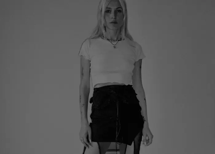 Outsiders: Mannequin Records w/ Jana Woodstock