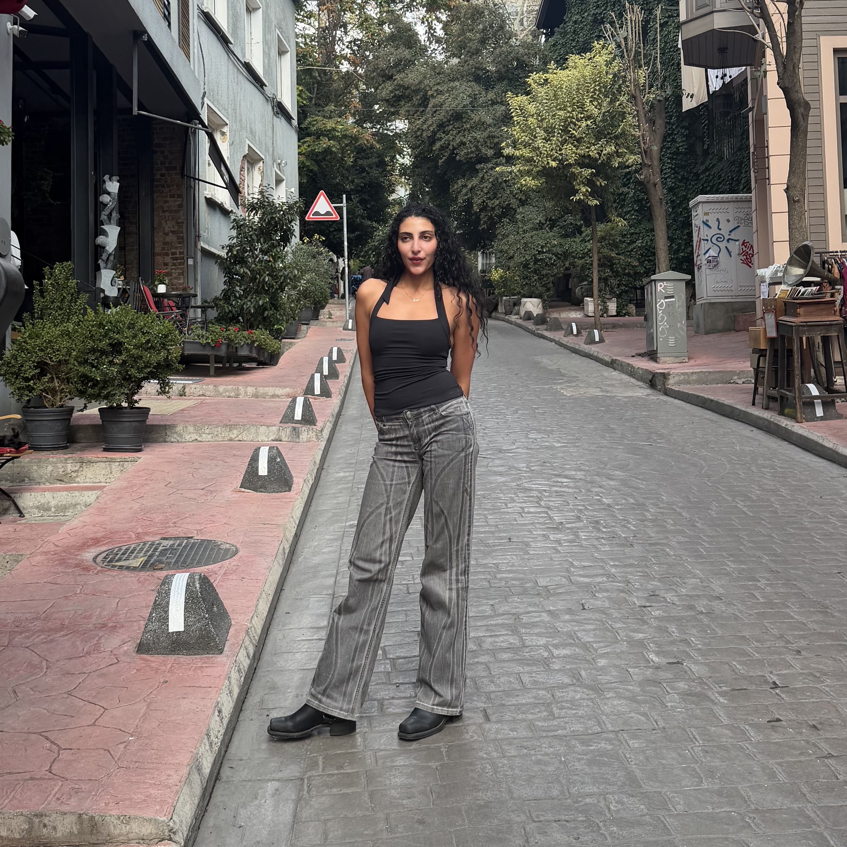 Outsiders: murmur w/ karmel