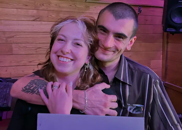 shoplifter & Senseli