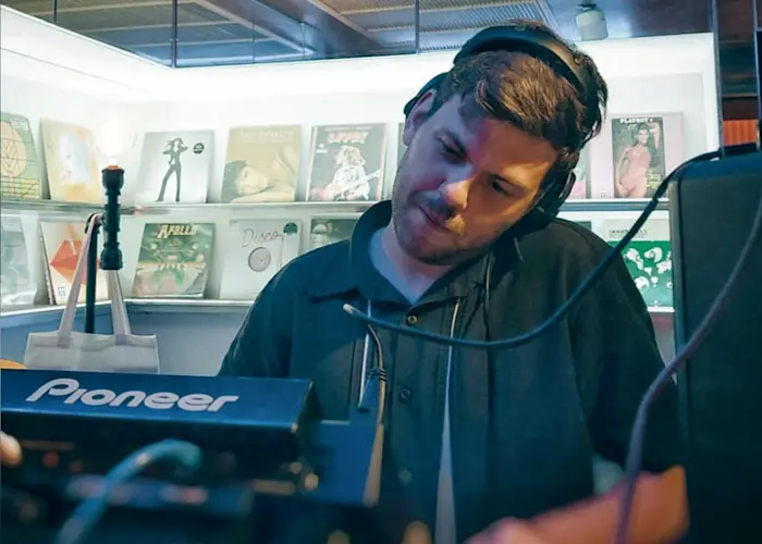 Outsiders: Invisible, Inc. w/ Krokakai