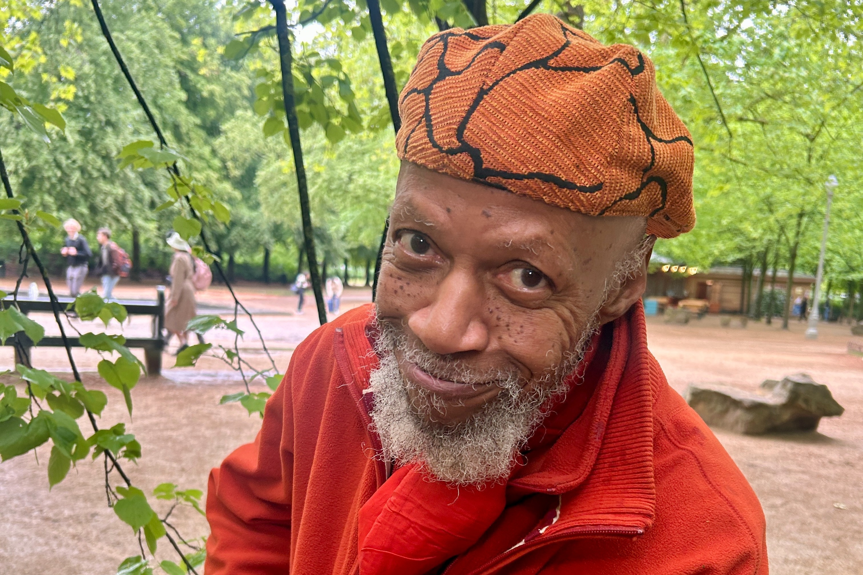  NiXiE invites Laraaji