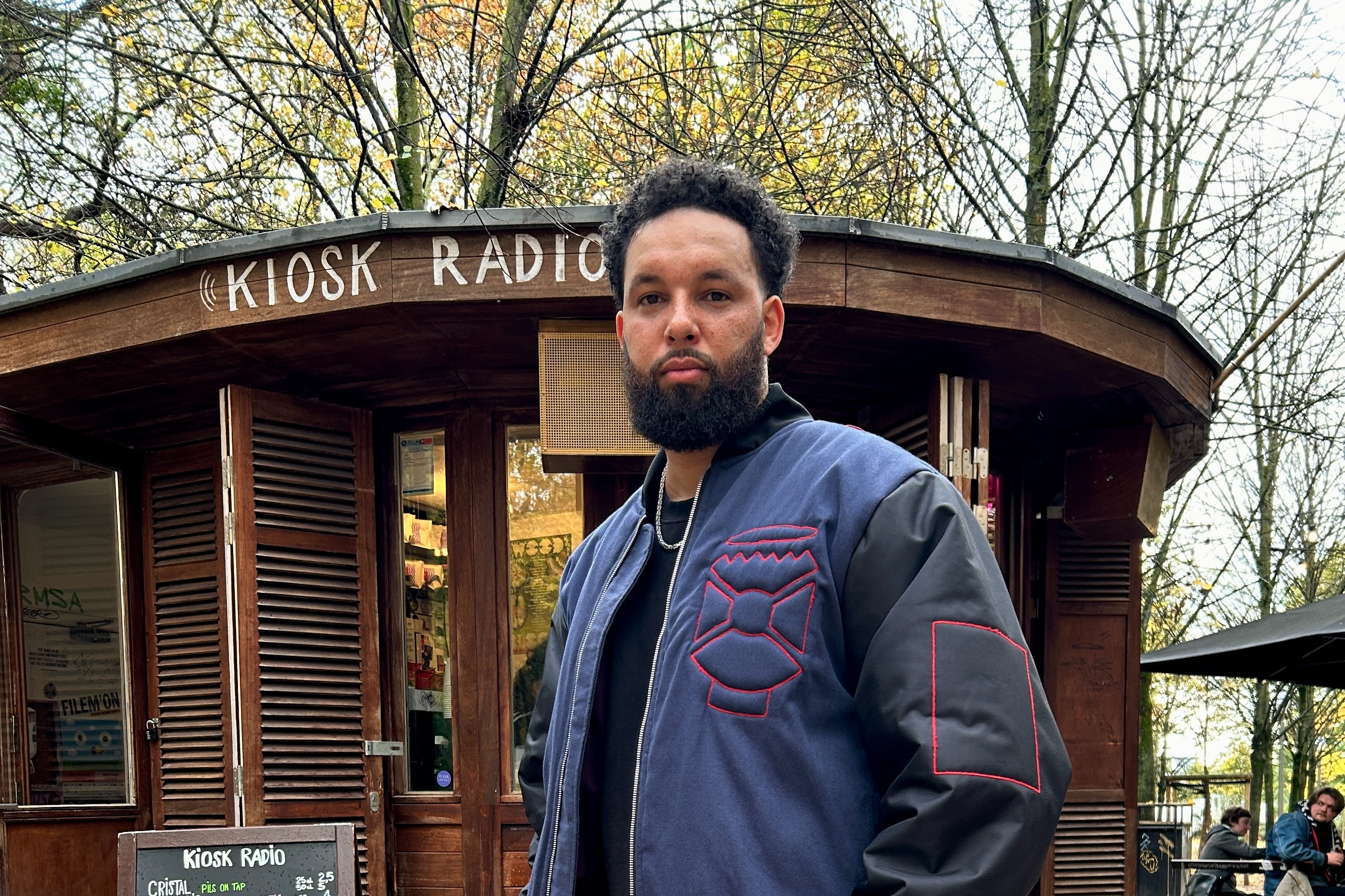 Bona Léa invites Saidou